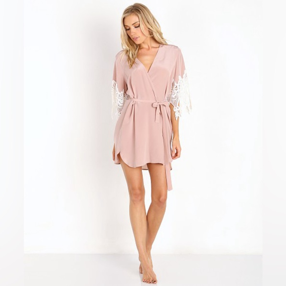 NWT Stone Cold Fox Silk Blush Robe with White Lace